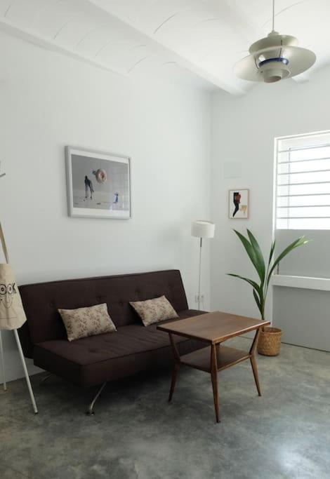 Design Apartment Near City Center, Cool Popular Neighborhood Севилья Экстерьер фото